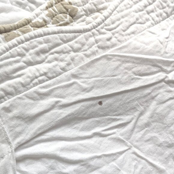 The Global Collection Quilted Floral Pillow Shams Scalloped Trim White Beige - Picture 7 of 8